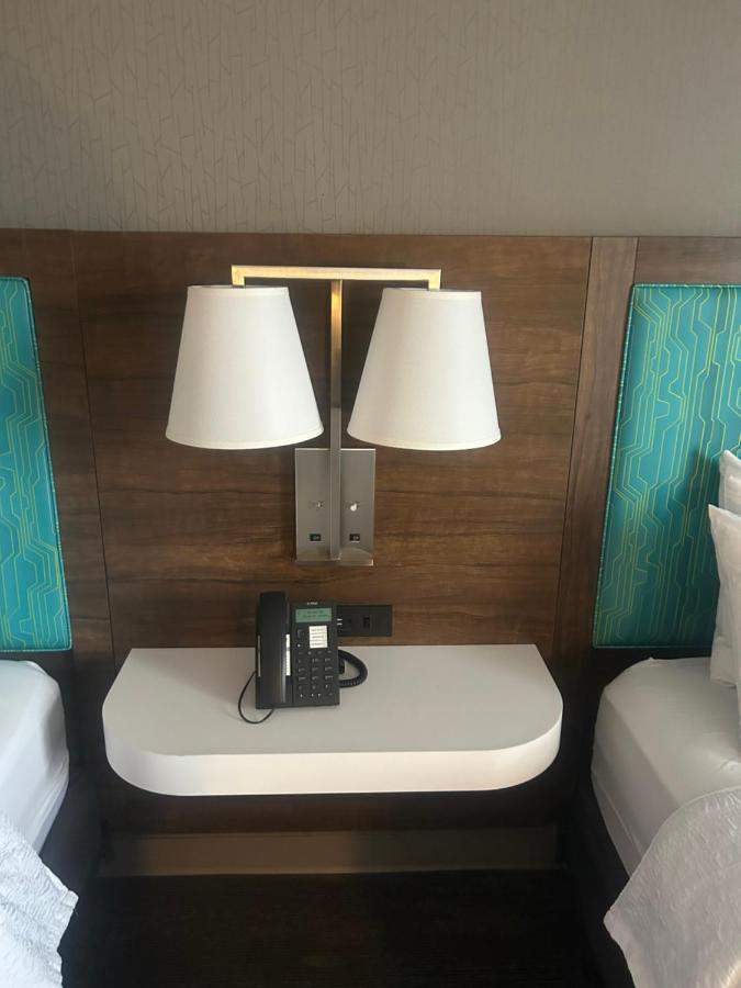 Hampton Inn By Hilton 金斯顿 外观 照片