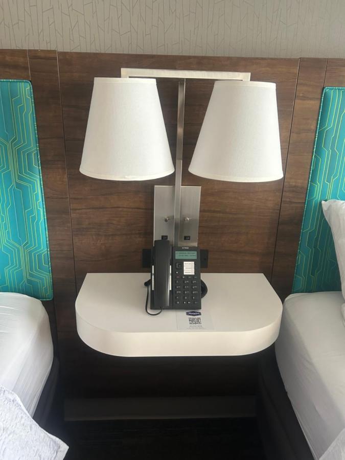 Hampton Inn By Hilton 金斯顿 外观 照片