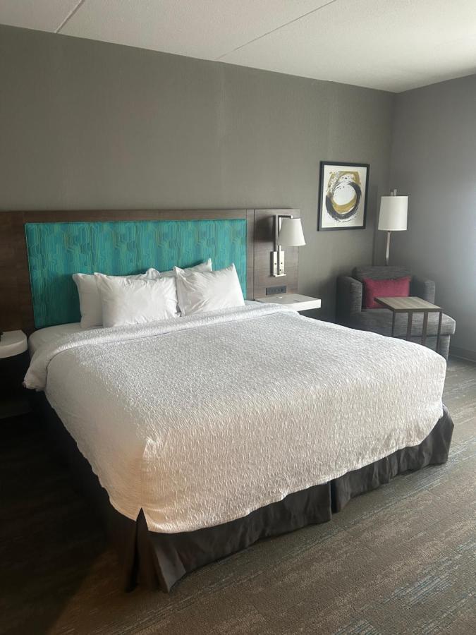Hampton Inn By Hilton 金斯顿 外观 照片
