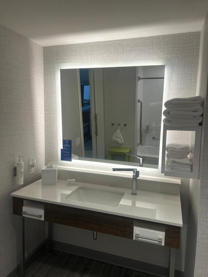 Hampton Inn By Hilton 金斯顿 外观 照片