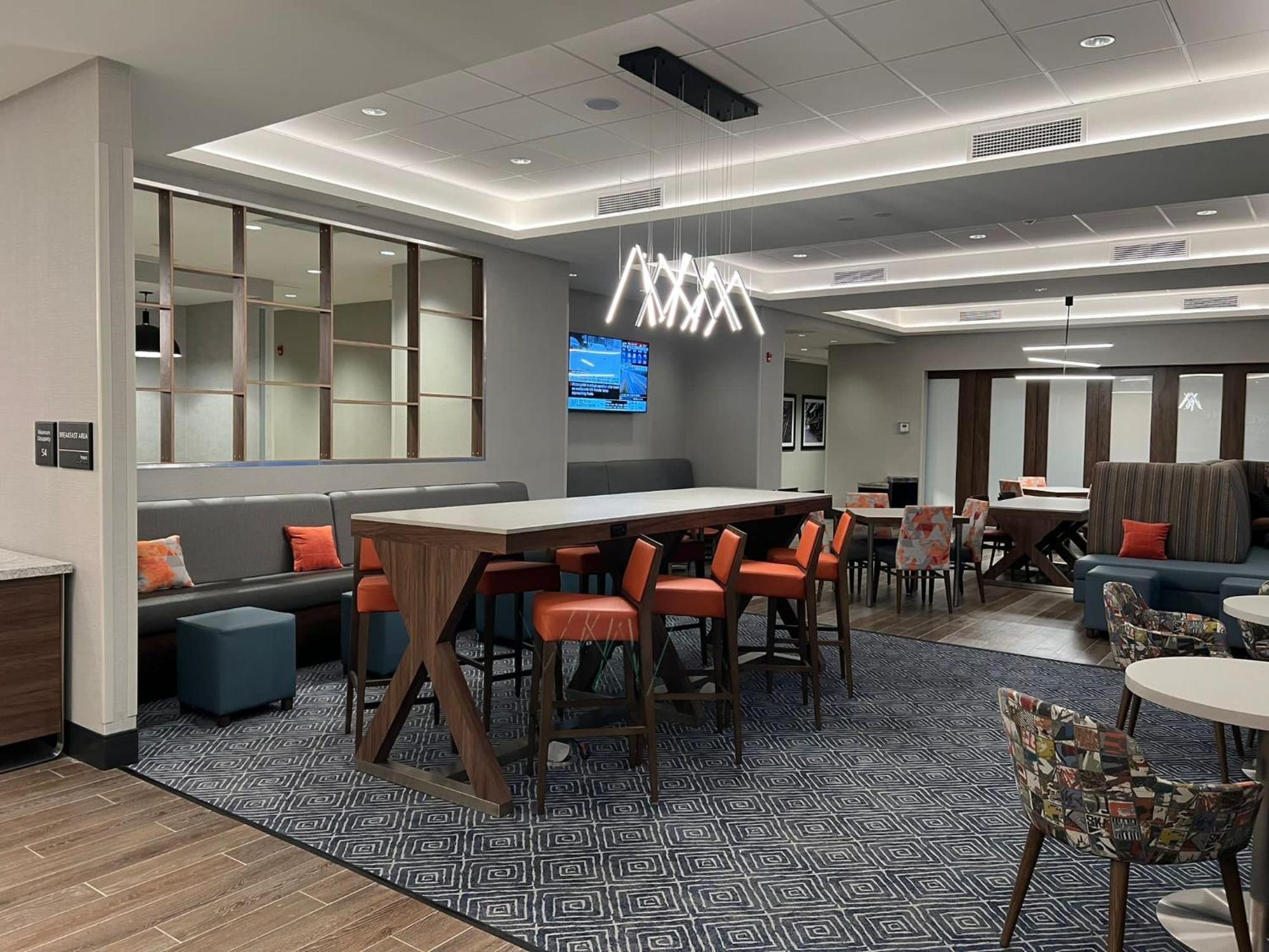 Hampton Inn By Hilton 金斯顿 外观 照片